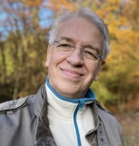 bruno llallement en train de sourire dans la nature